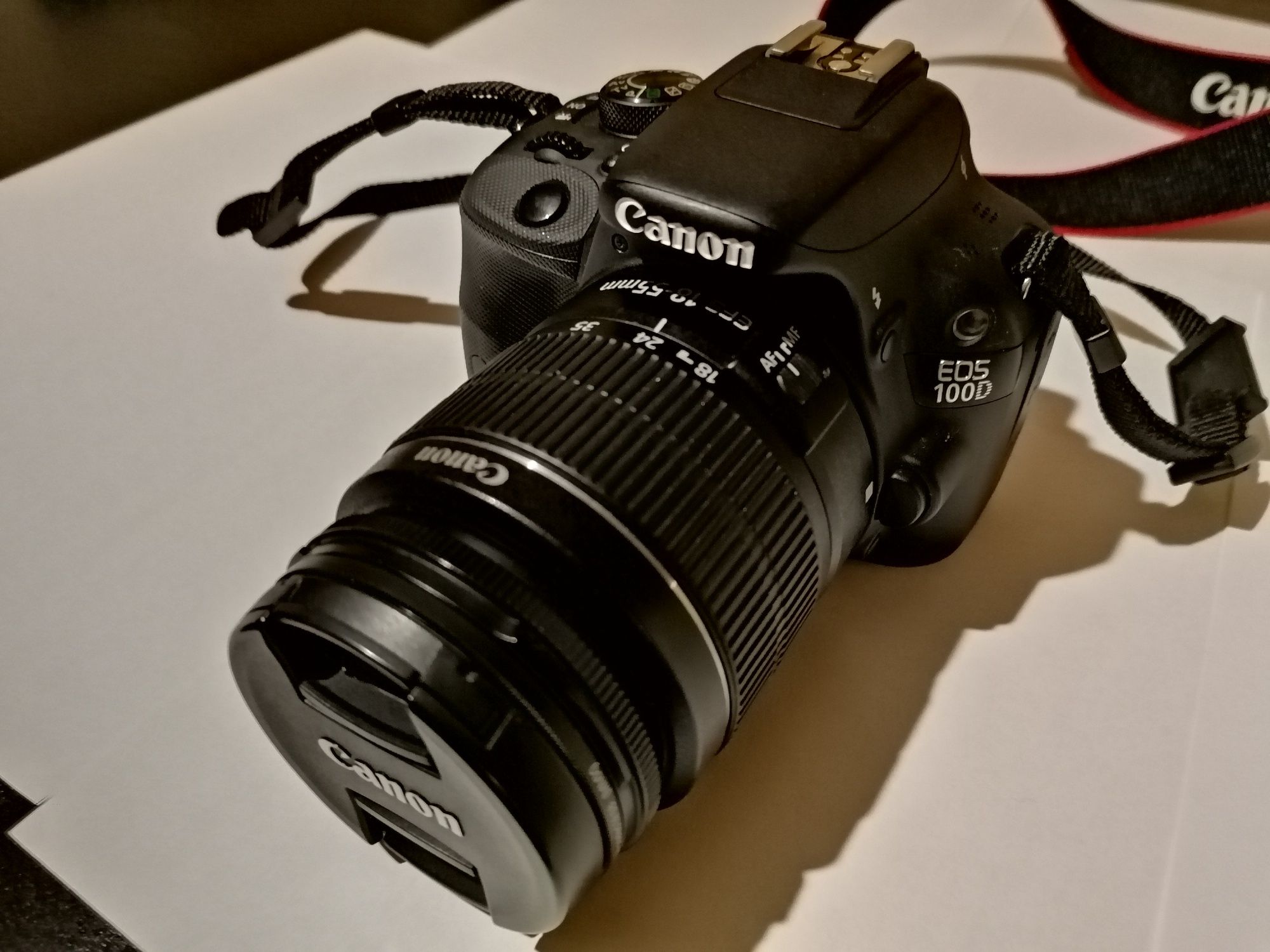 Máquina Canon EOS 100D