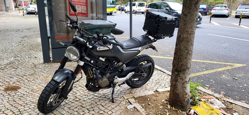 Husqvarna Svartpilen 125 – 2022 – Varios extras incluidos.