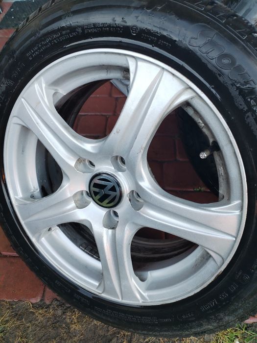 4 koła aluminiowe Passat z oponami zimowymi  205/55/16