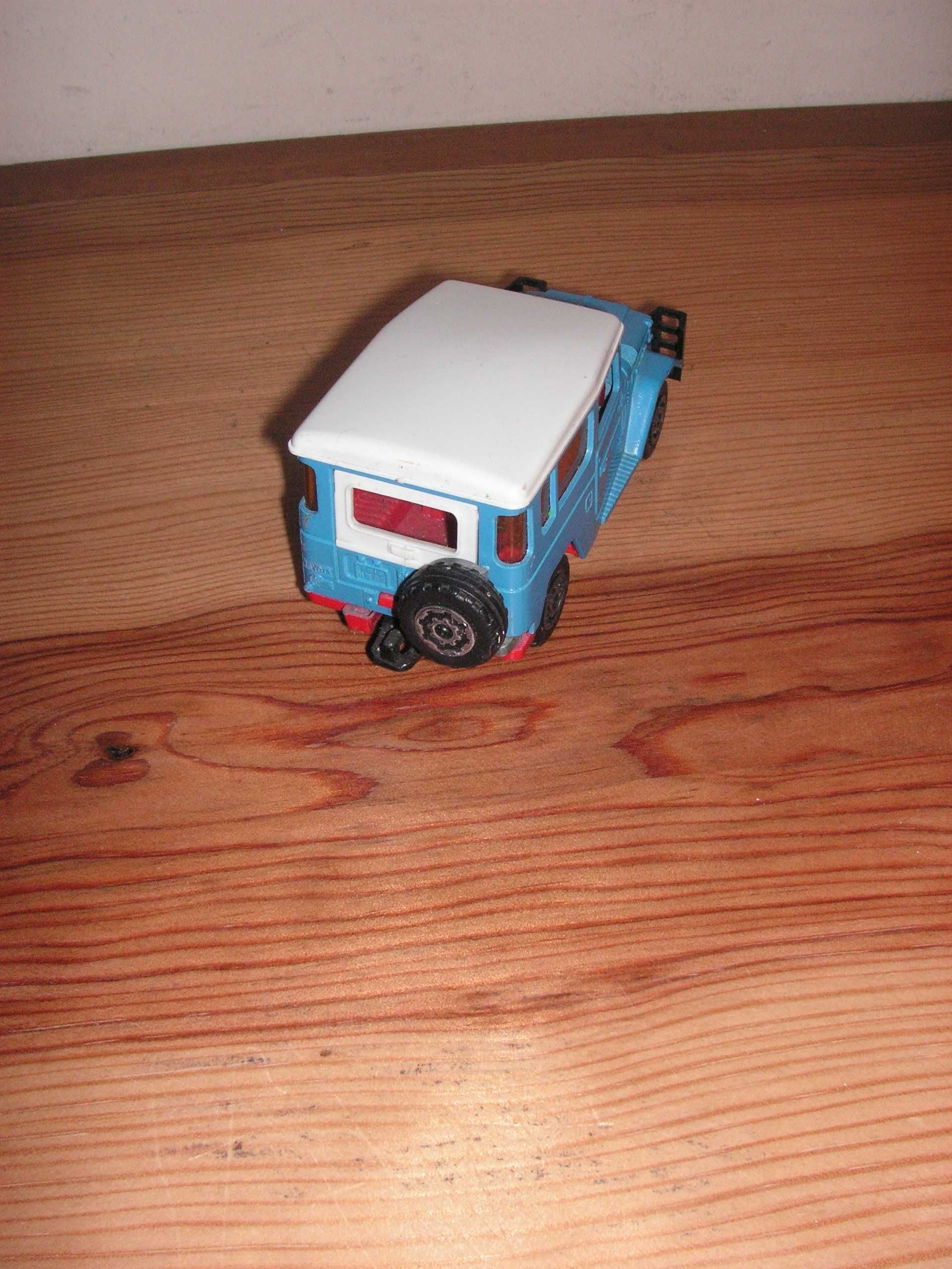 Carros Majorette Toyota 1:36 e AutoBus 1:87