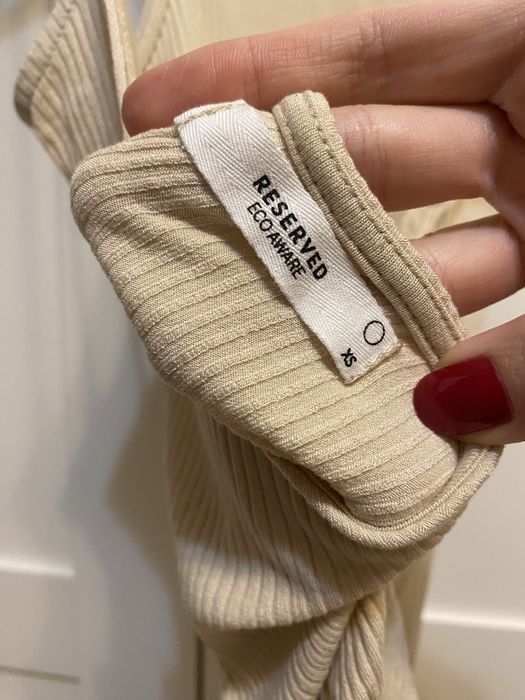 Prążkowane body z wyciętymi plecami