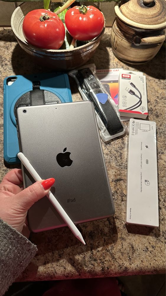 Tablet iPad Apple Retina + nowy rysik + nowe etui - cały zestaw