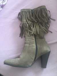 Botas com franjas