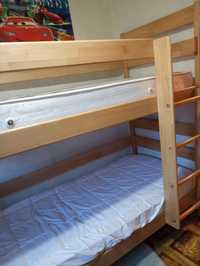 Двоповерхова дерев'яна кровать