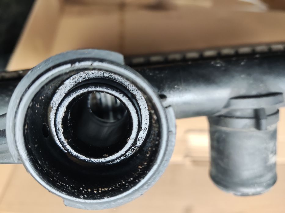 Радиатор Хонда срв 3 б/у полностью исправный.