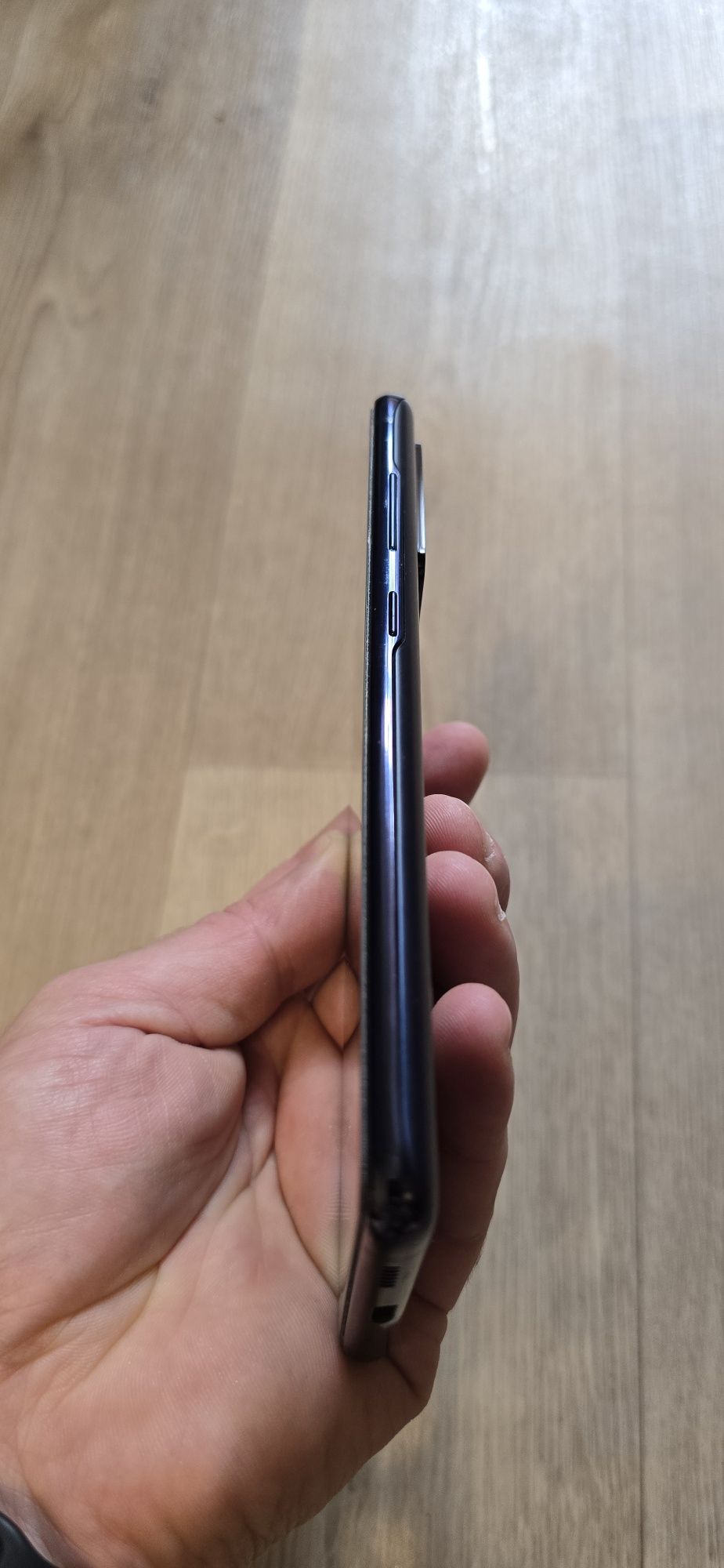 Продам SAMSUNG S20FE 6/128