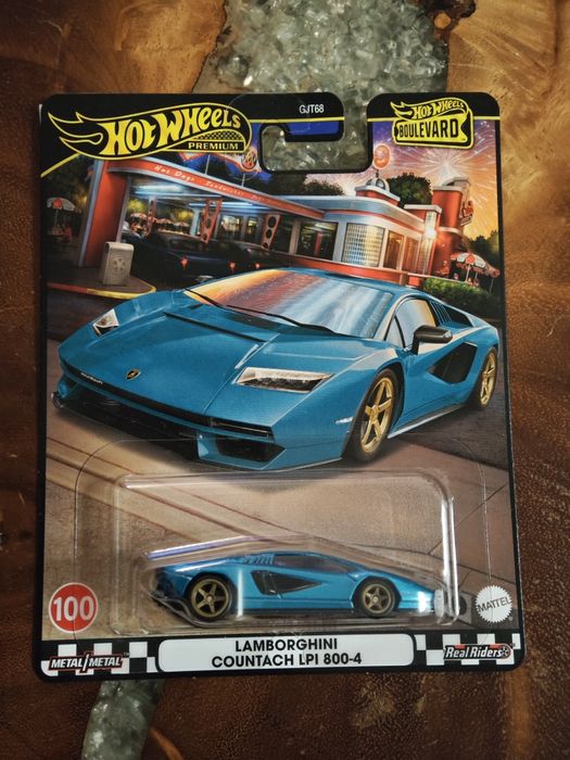 Lamborghini Countach LPI 800-4 Hot Wheels Premium Boulevard model 100