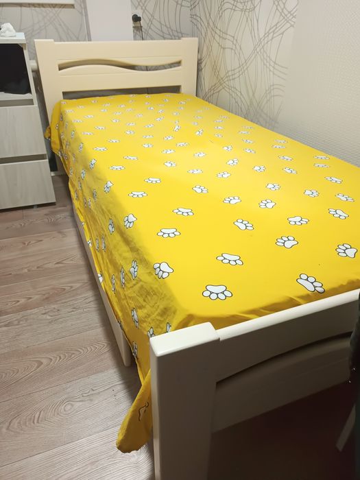 Кровать с дерева