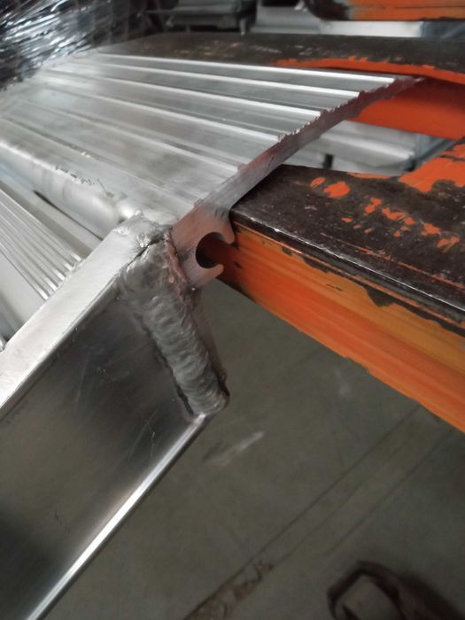 Najazdy aluminiowe do maszyn, koparek, samochodów | 3m do 2500kg