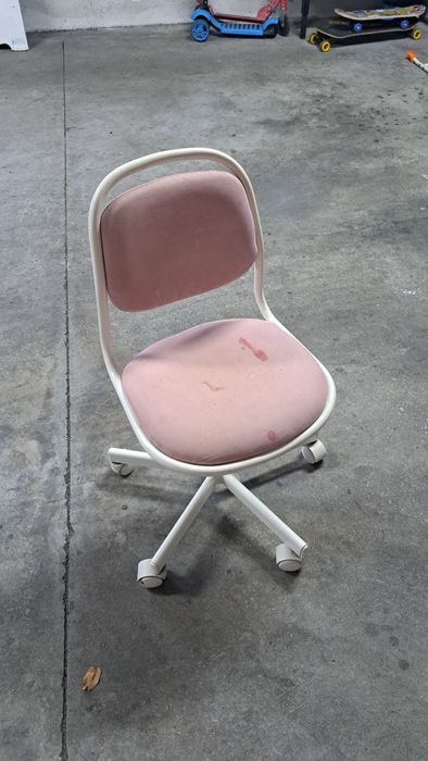 Secretaria + cadeira de criança excelente material