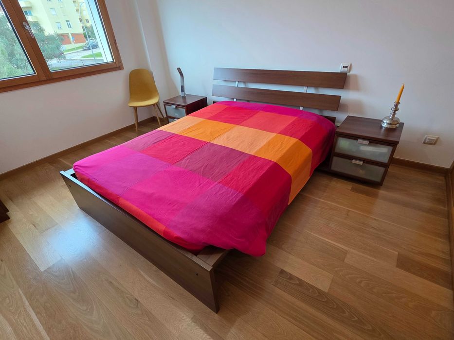 QUARTO CASAL, COMPLETO! Cama 2 Mesas Cabeceira, Colchão e 2 Cómodas