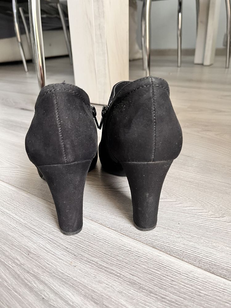 Obcasy botki zamszowe na obcasie GRACELAND DEICHMANN