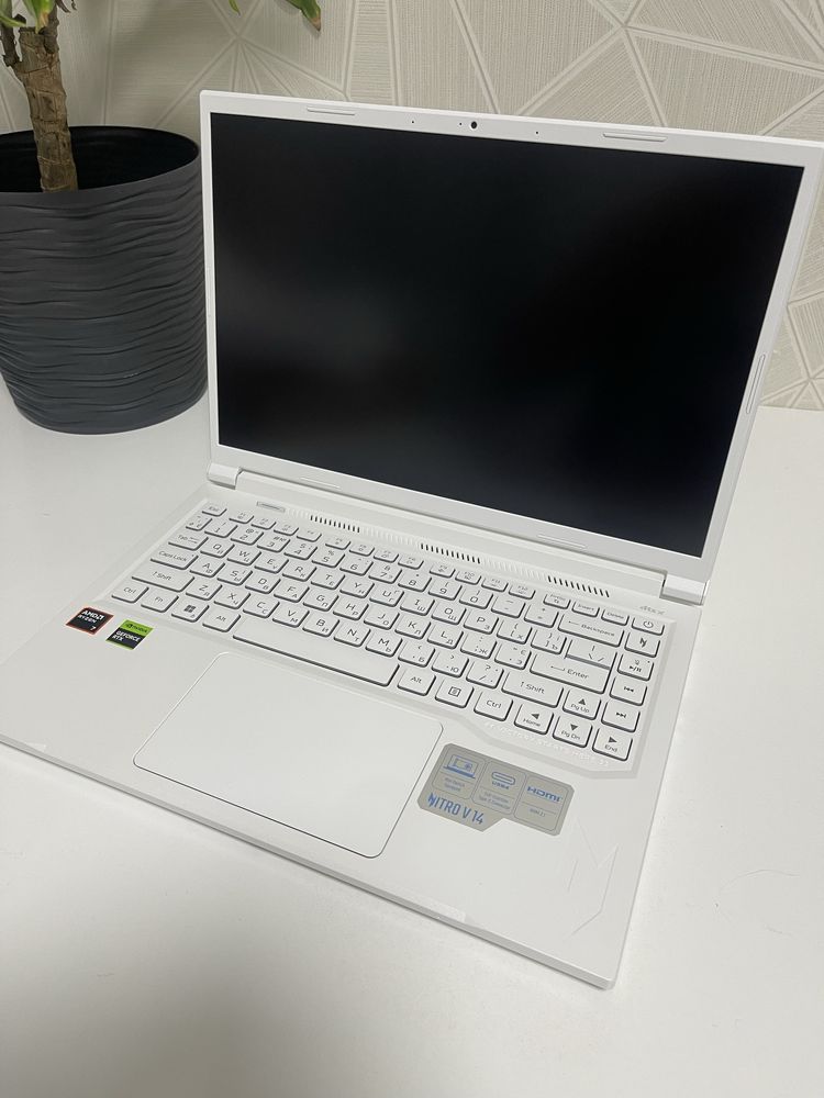 Acer Nitro V14 anv14-61-r4qy