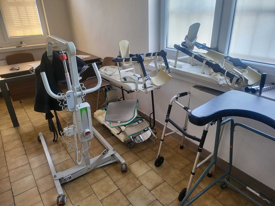 Szyna CPM do rehabilitacji stawu biodrowego i kolanowego . Wynajem