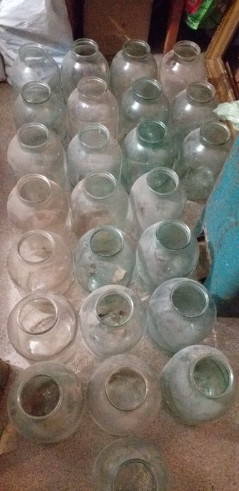 Банки,банка 3 литровая. 25 штук. Цена за все.