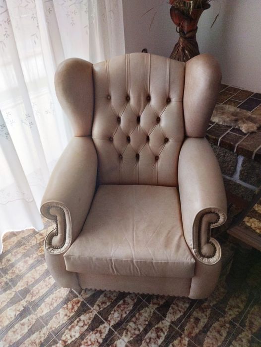 Conjunto sofás em couro