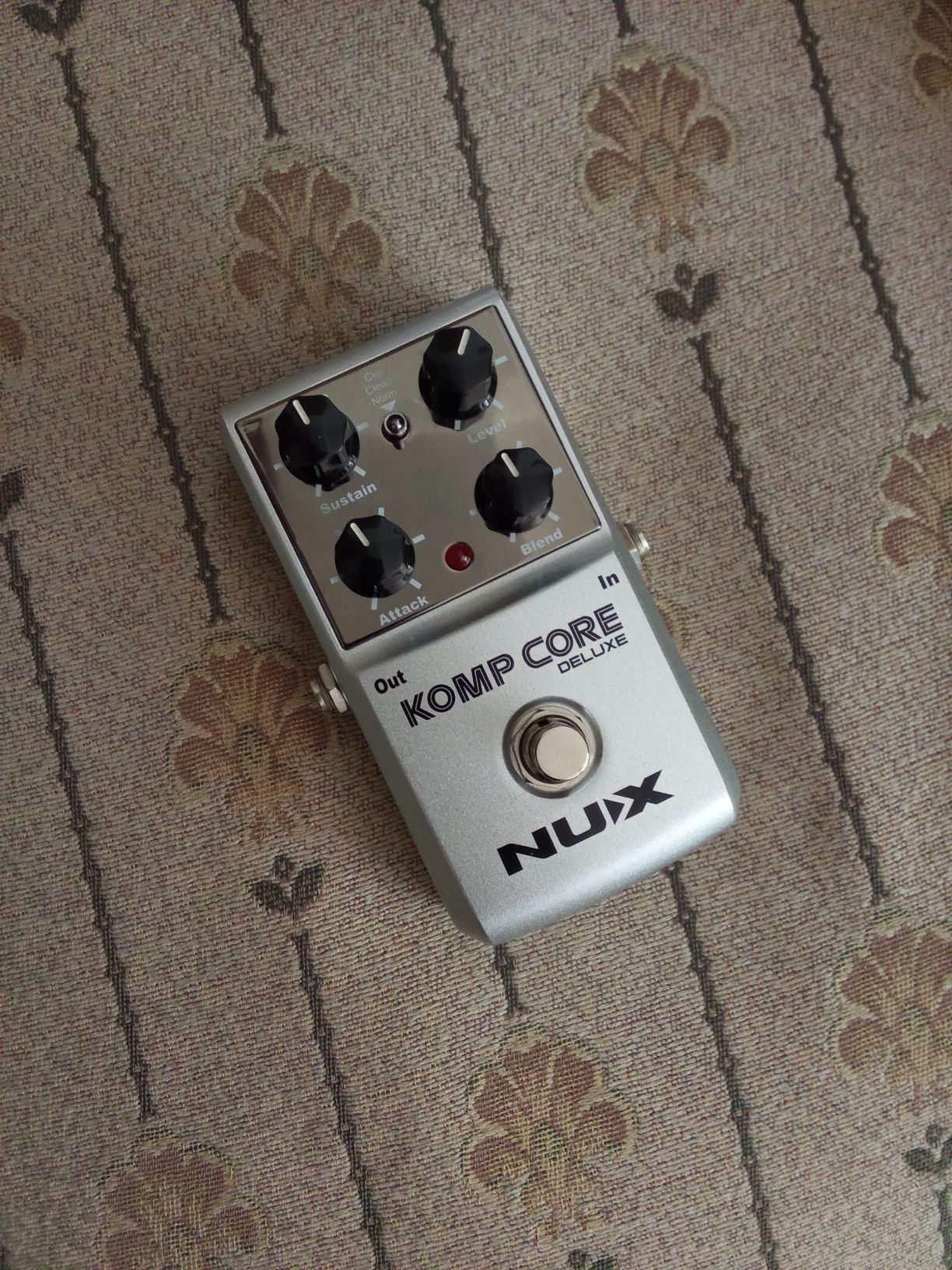 Nux Komp Core , compressor sustainer jak boss cs-3