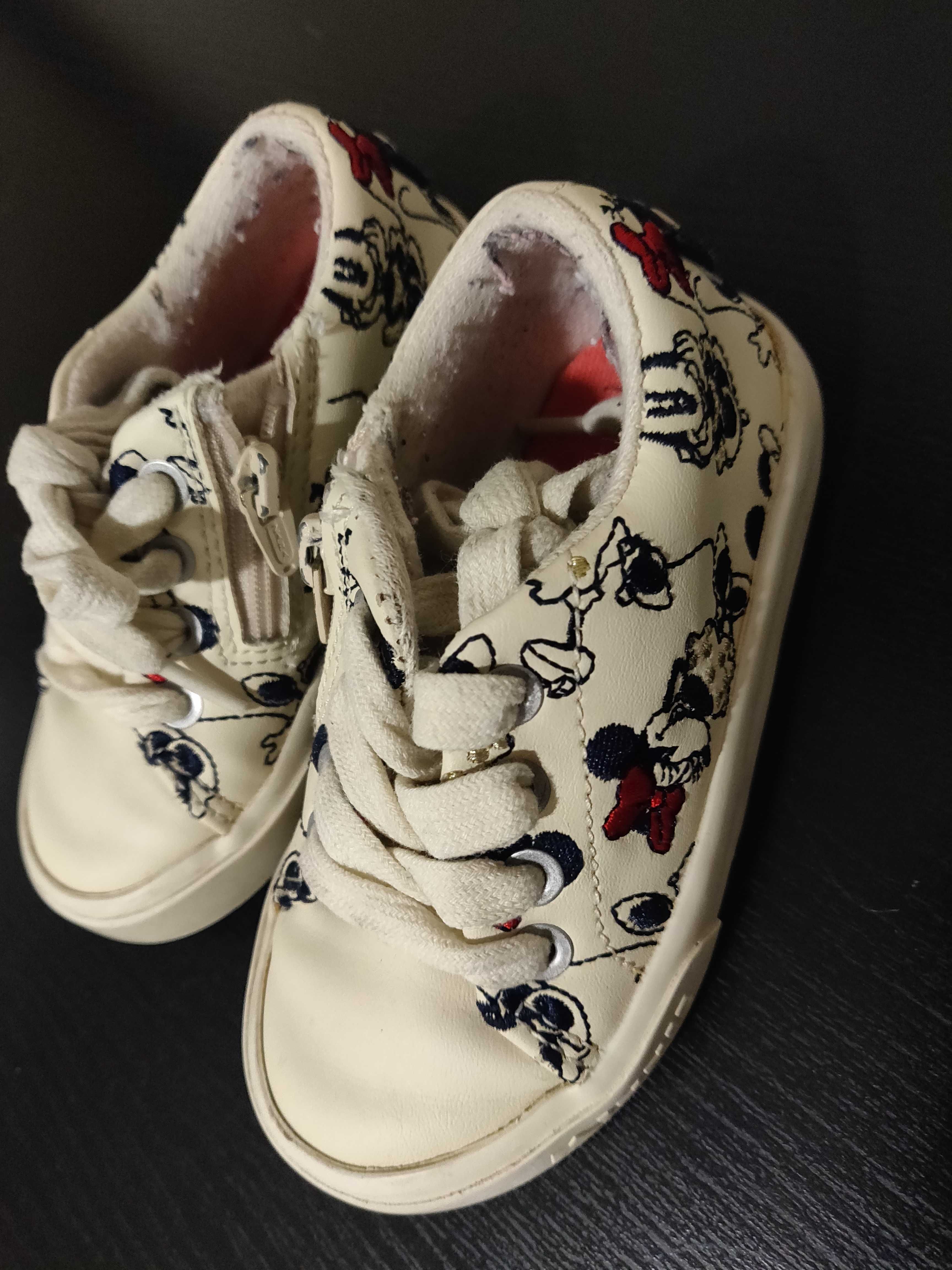 Conjunto sapatos, tamanho 21