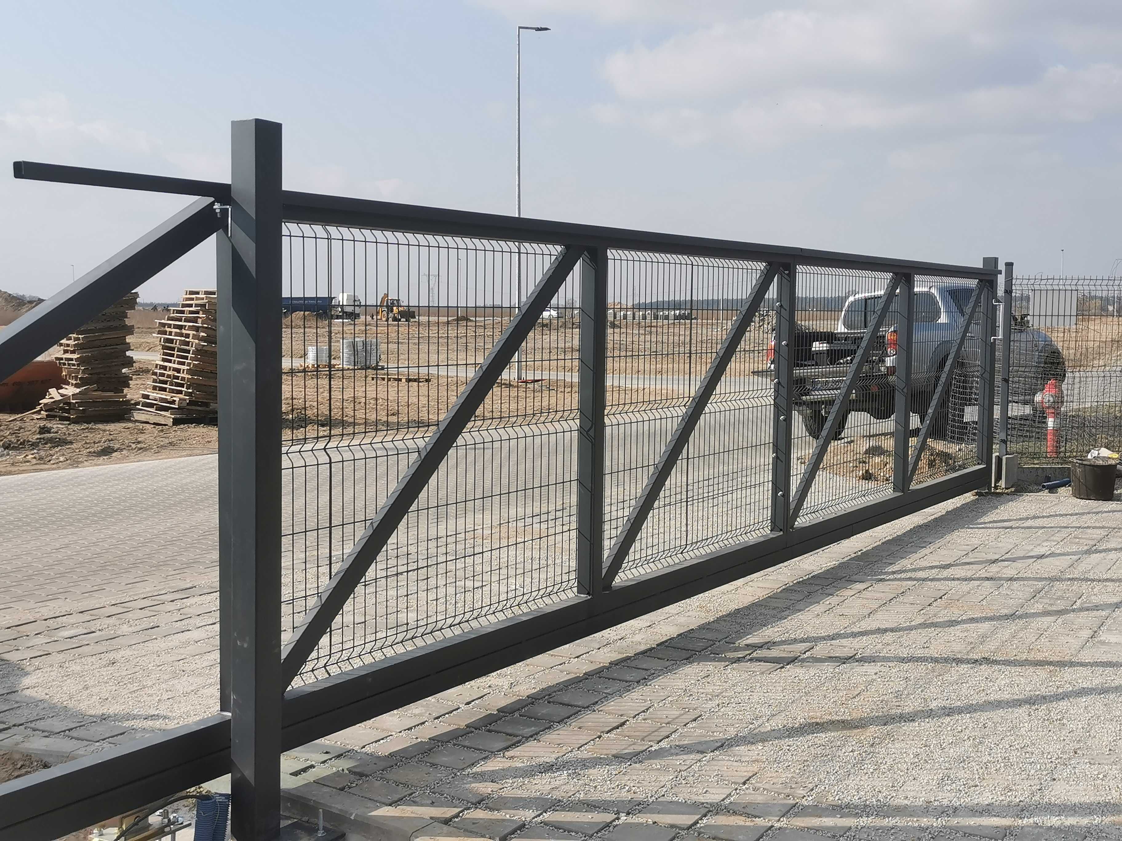 PRODUCENT, ogrodzenia, projekt *Smeder Design*, brama, płot
