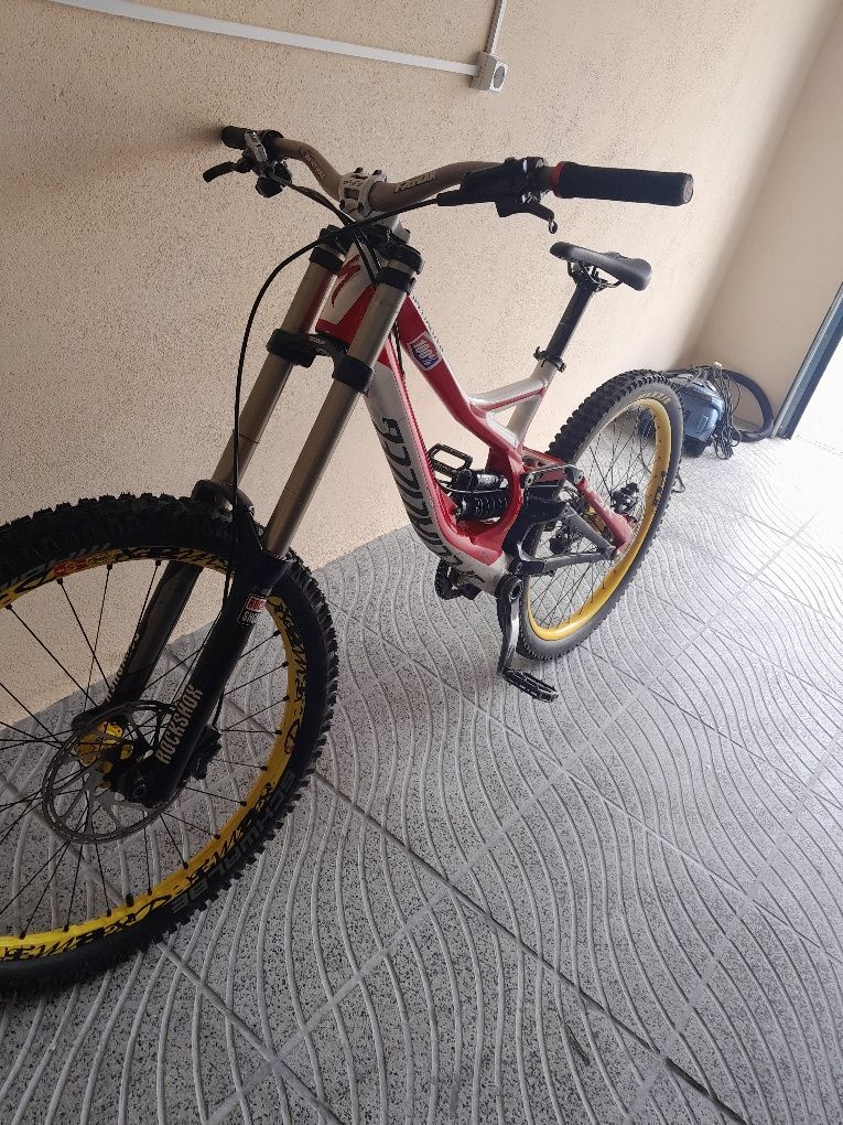 Bicicleta de downhill demo 8