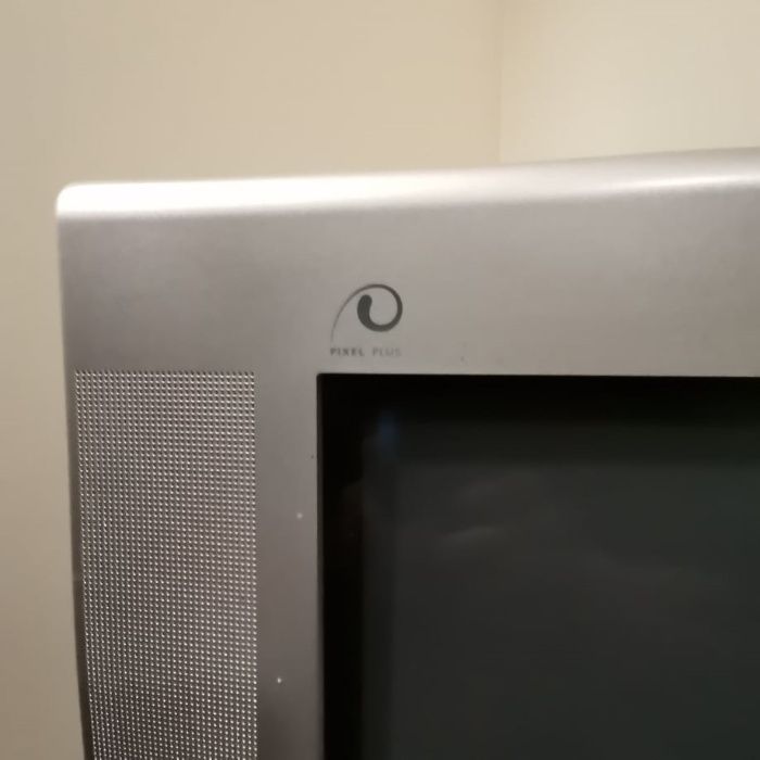 TV Philips 32´´ pixel plus wide screan TV com móvel original