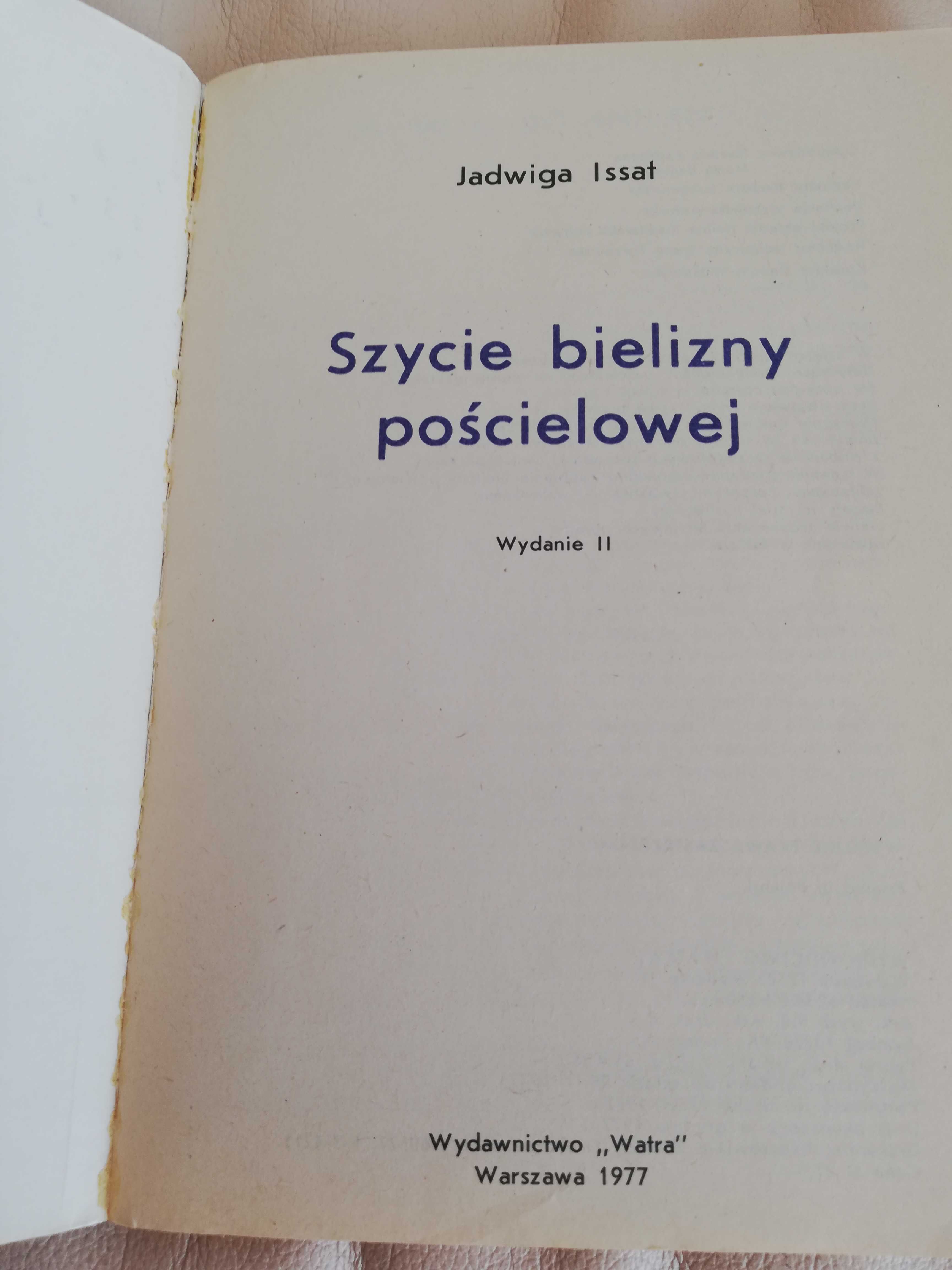 Szycie bielizny pościelowej - Jadwiga Issat - 1977 rok