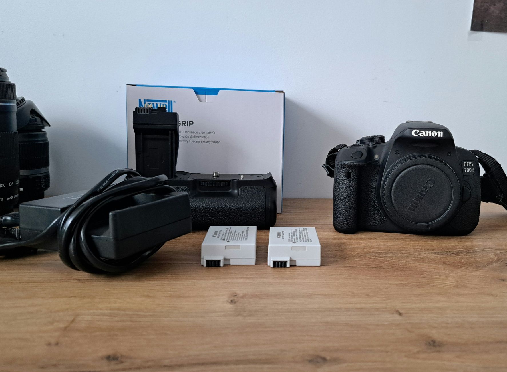 Canon Eos 700D z dodatkami + grip