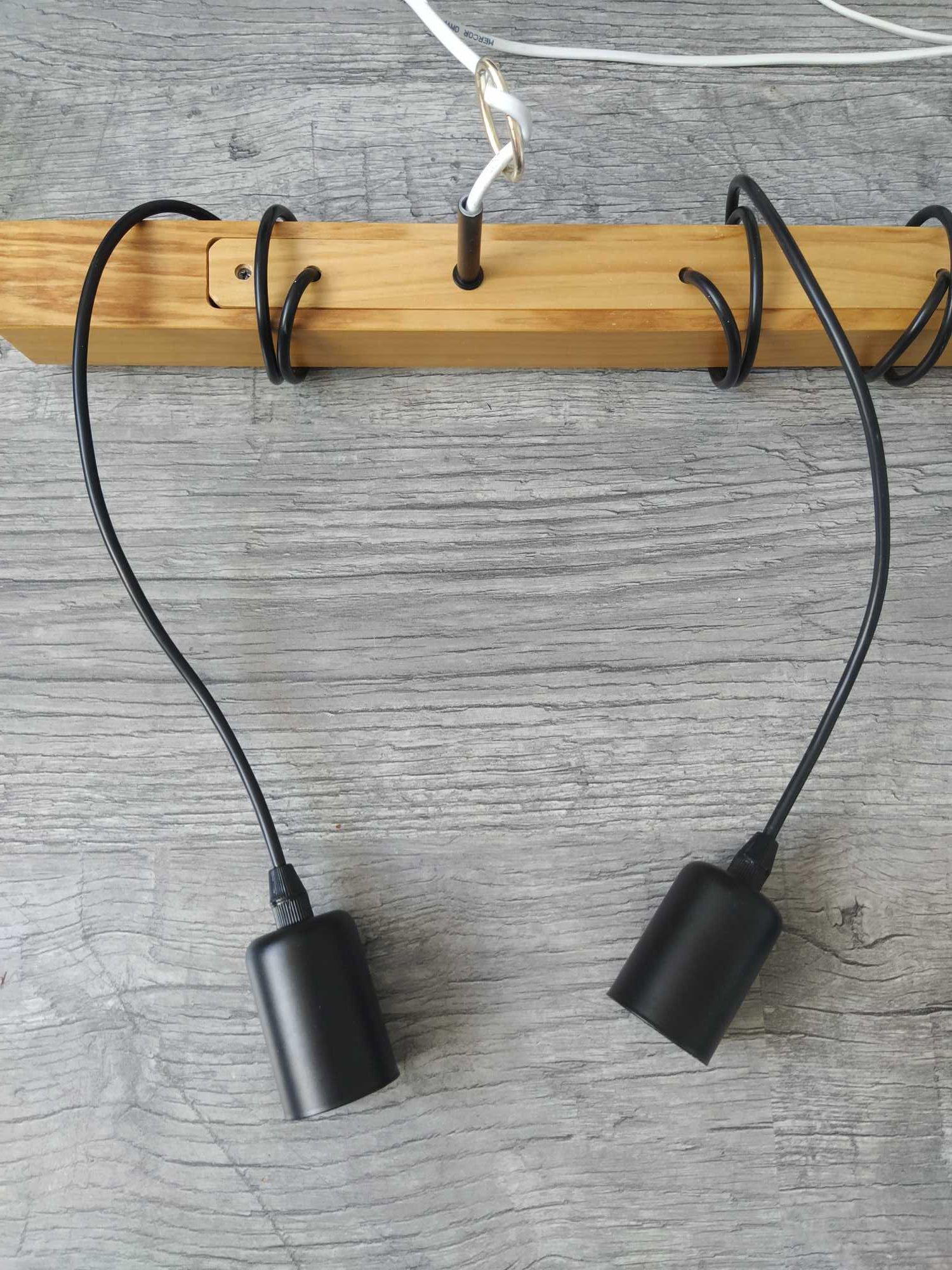 Eglo Lampa wisząca TOWNSHEND czarny metal z drewnem 4xE27