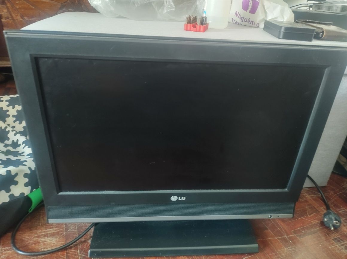 TV LG impecável sem riscos e impecável a trabalhar