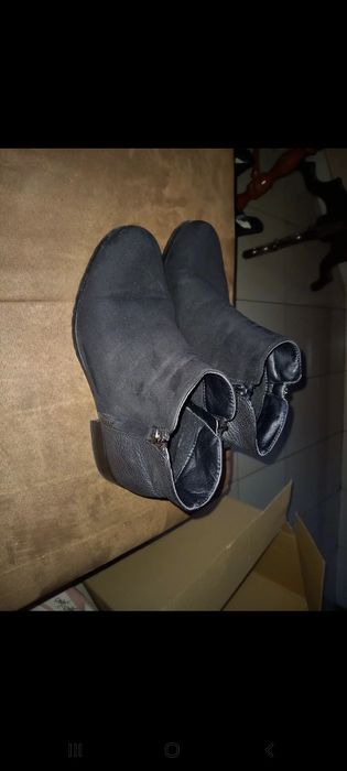 Zamszowe botki na płaskim