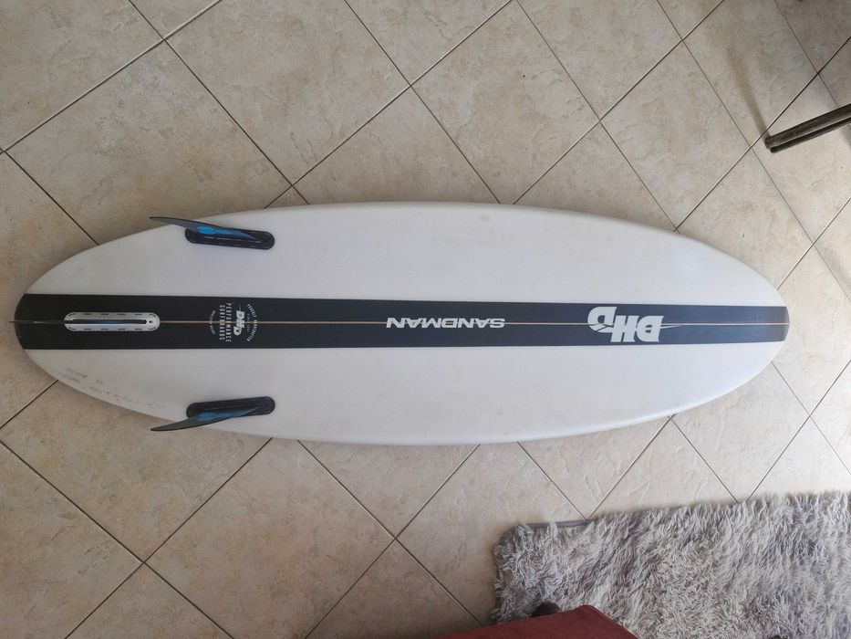 Prancha Sandman DHD 6'0  Prancha veio da Australia. Pouco tempo de uso