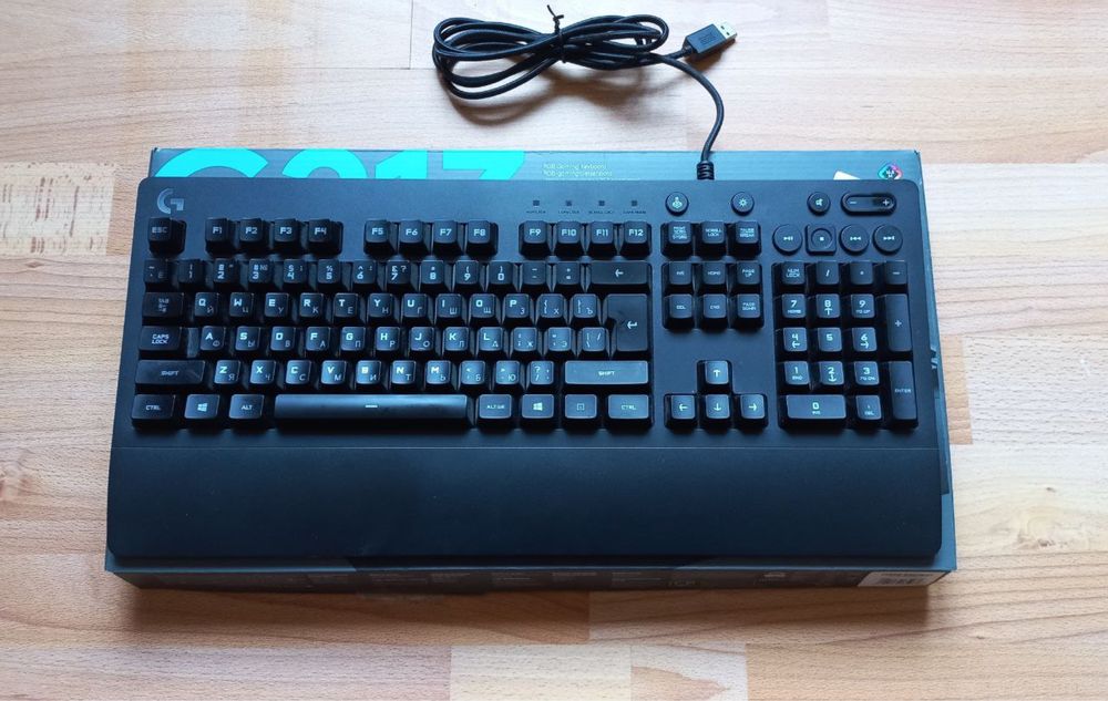 Продам ігрову клавіатуру Logitech G213 також мишку Logitech G102