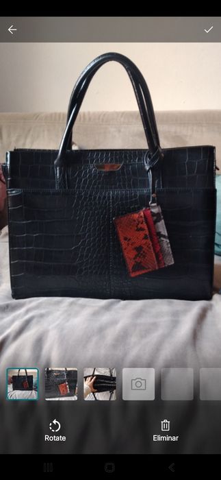 Mala de pele de cor preta