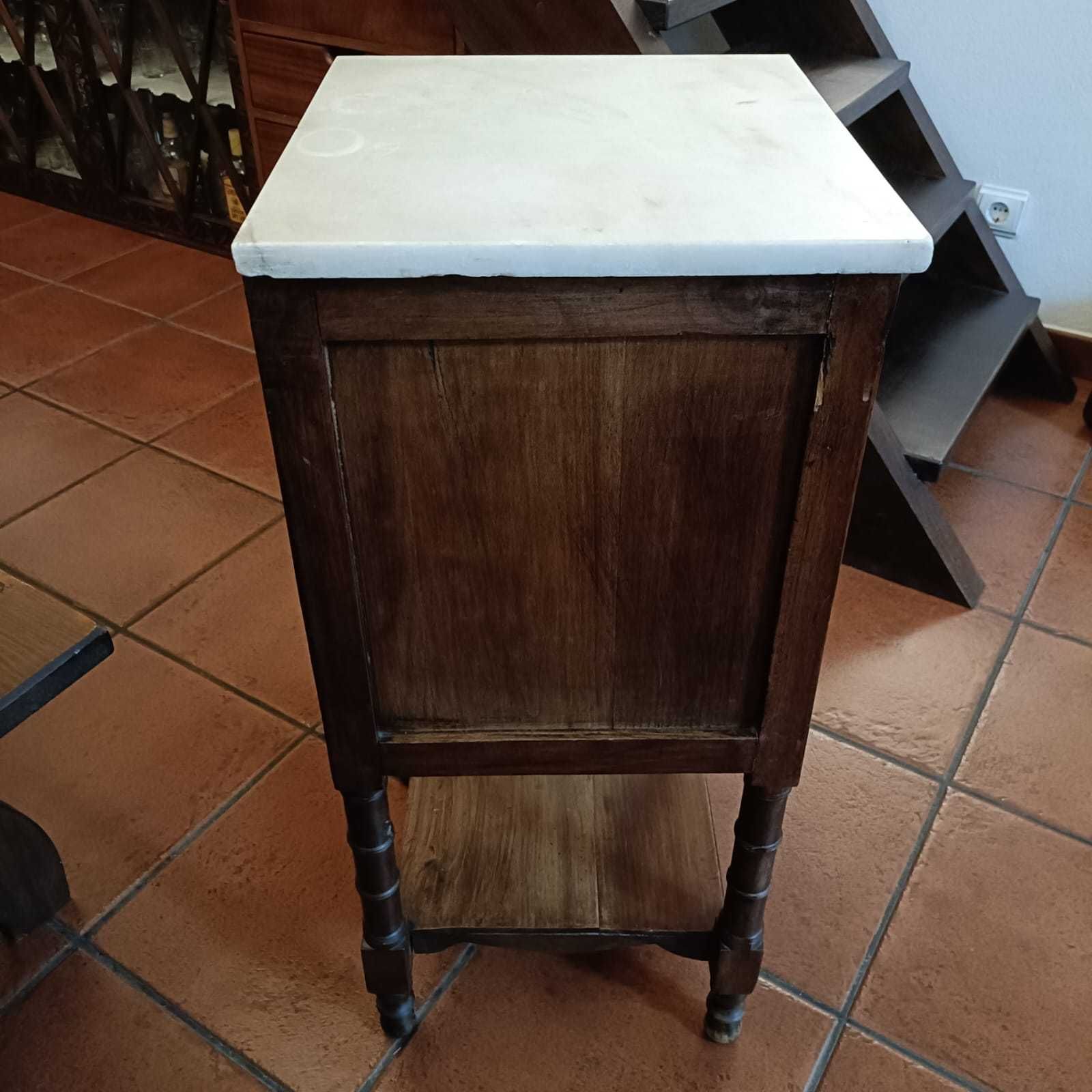 Mesa de cabeceira antiga com pedra mármore - Peça Vintage