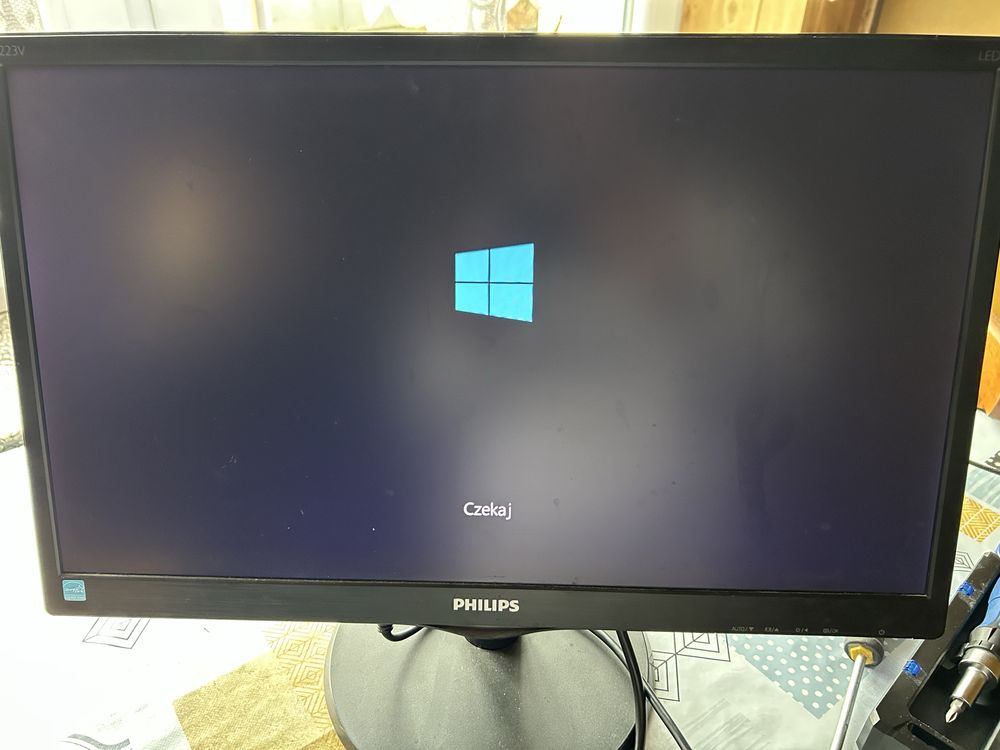 Monitor Philips 223V5L