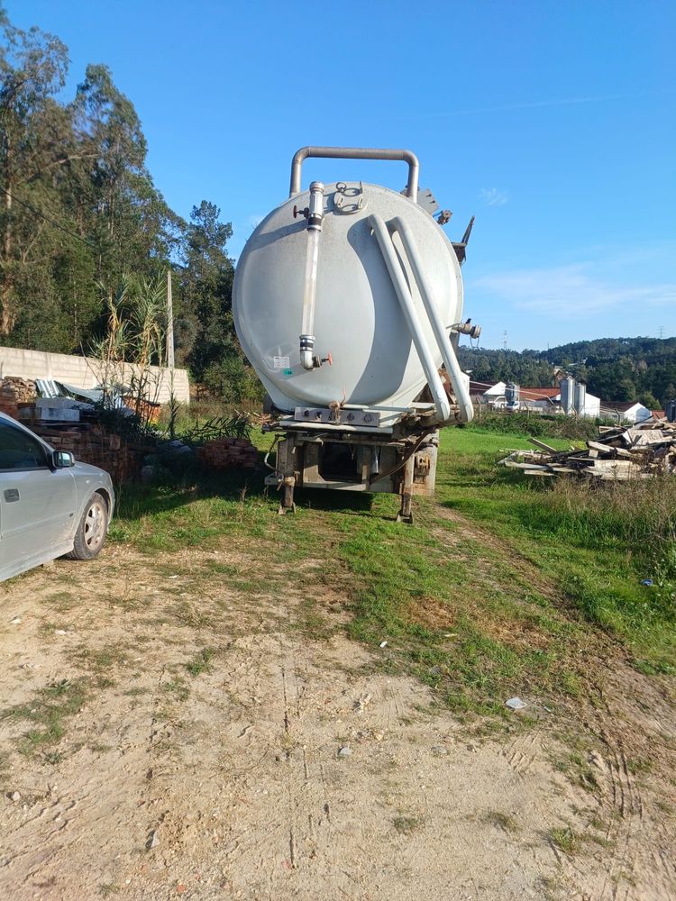 Reboque cisterna limpa fossas