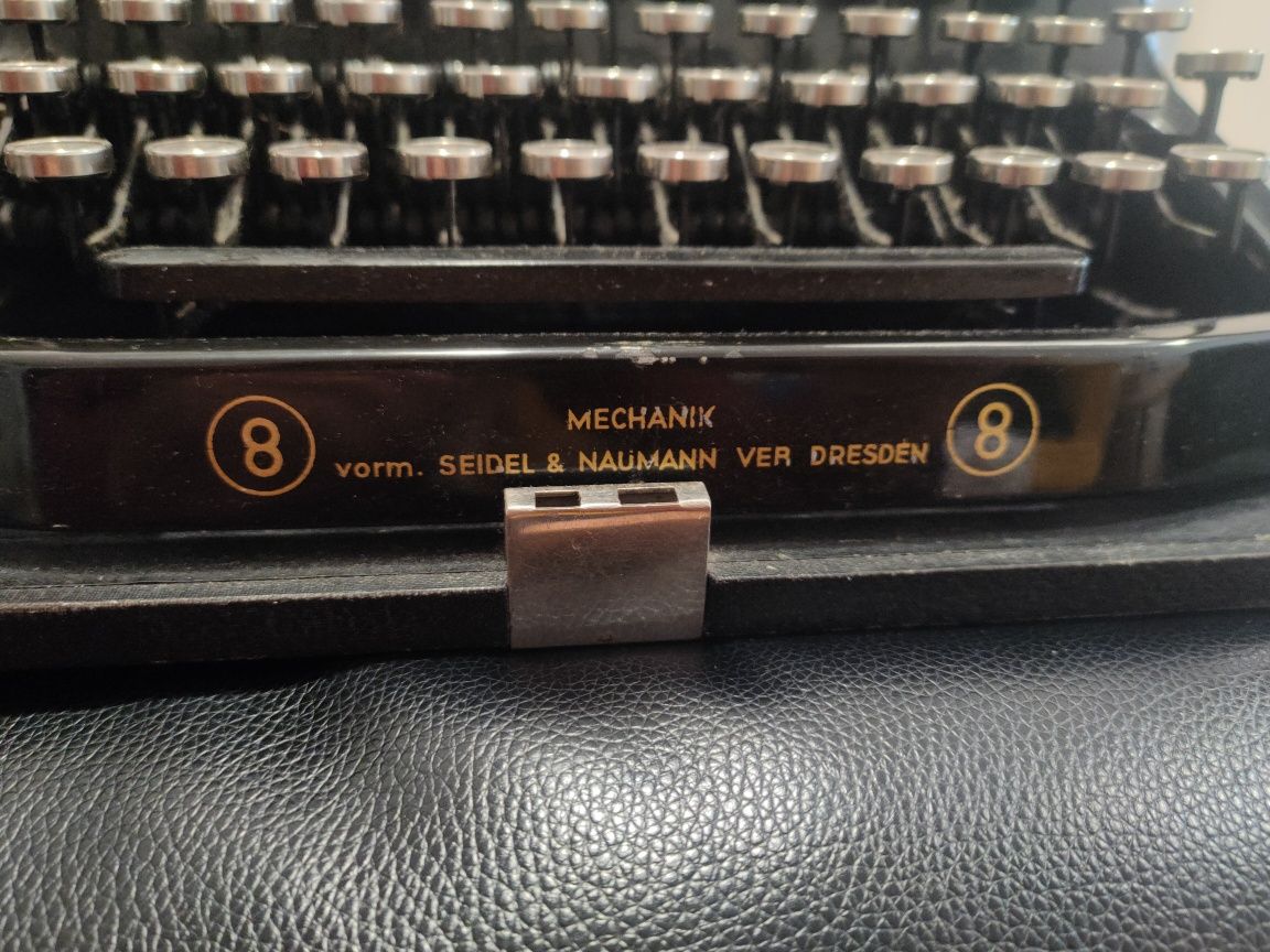 Erika 8 maszyna do pisania 1951
