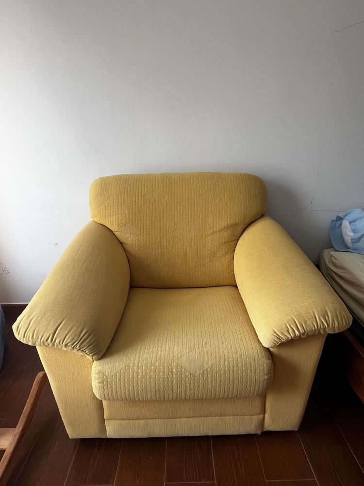 sofá poltrona amarelo