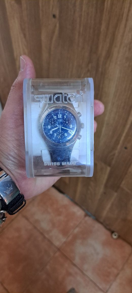 Relógio cronógrafo Swatch aço.