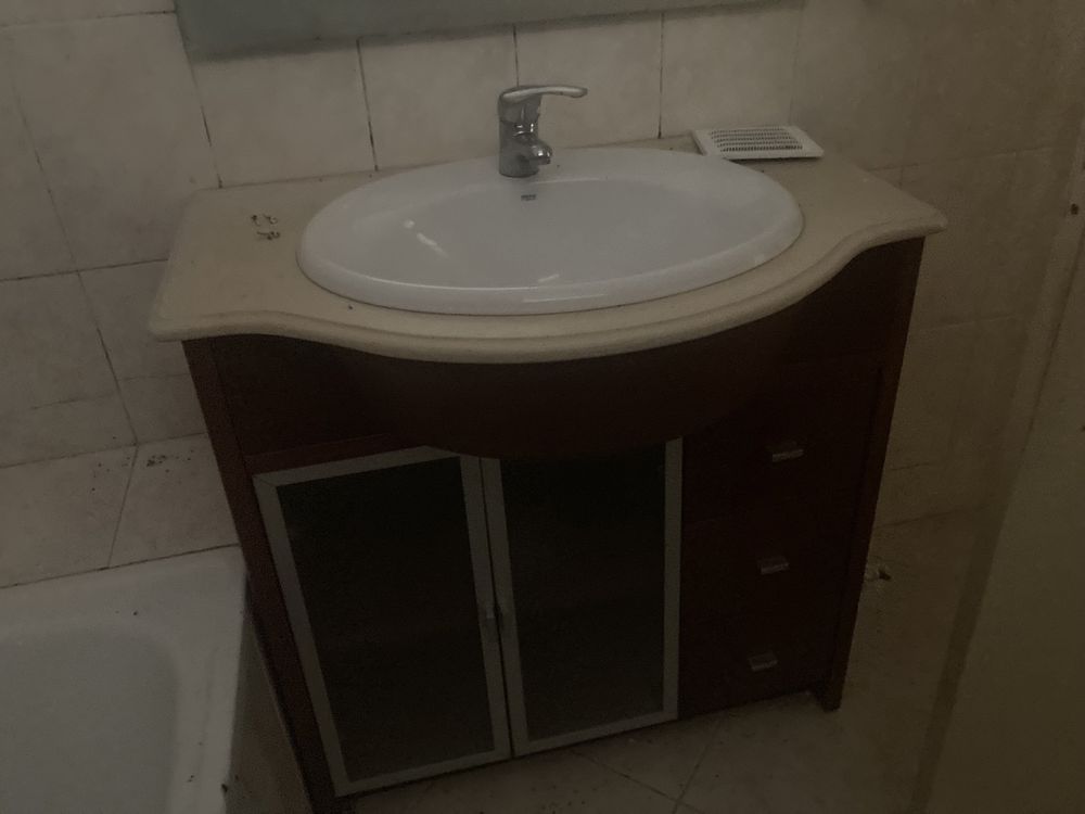 Movel lavatorio e espelho casa de banho