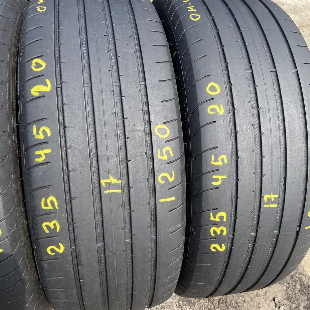 Шини літо 235/45 r20 Goodyear.