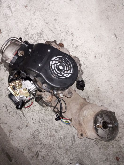 Silnik kompletny skuter 4t 50cm  od peugeot Django.