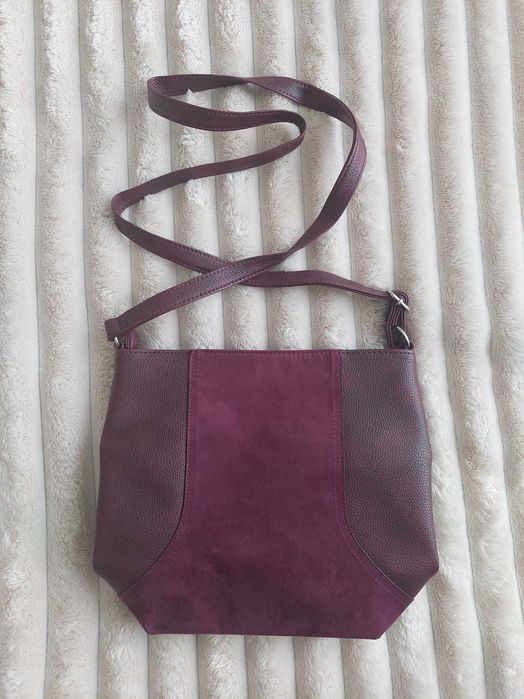 Сумка через плечо вишнёвого цвета