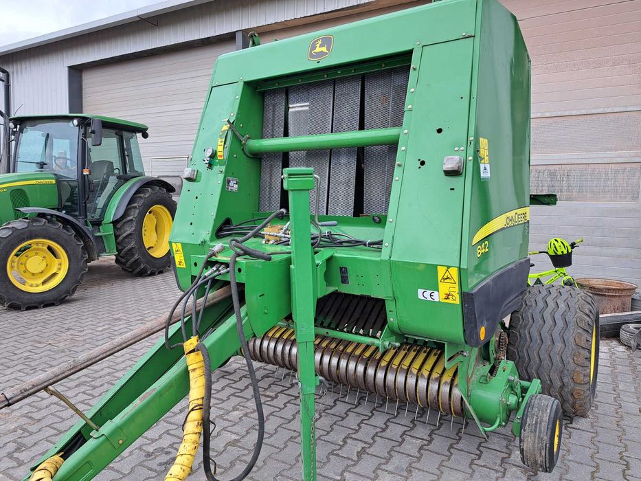 John Deere 842  prasa pasowa