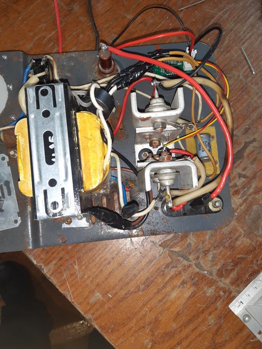 Зарядне устройство 12 в ВЗА-10-69-У2