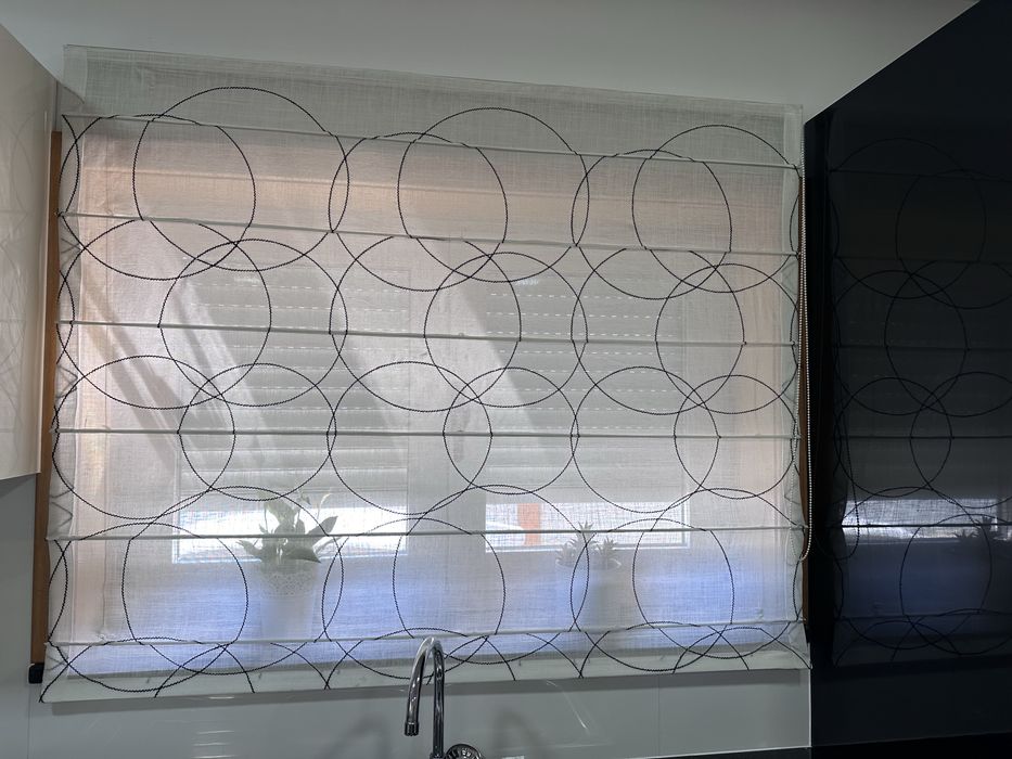 Cortina / Tela Branca com pormenores pretos