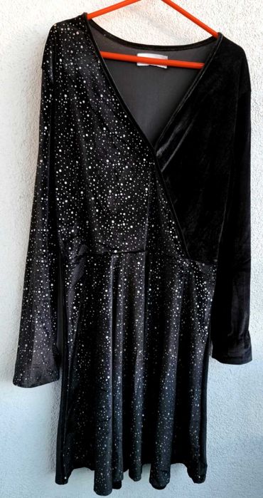 Elegancka sukienka wieczorowa połyskująca, mała czarna z brokatem