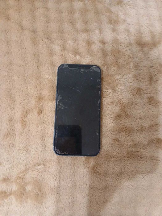 iPhone 12 mini uszkodzony