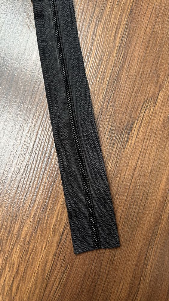 Suwak zamek 17 cm czarny ze srebrnym