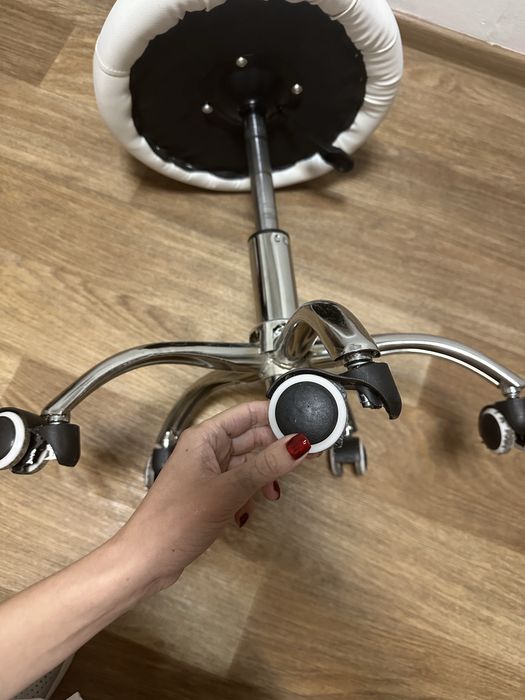 Стілець косметологічний. Стілець майстра